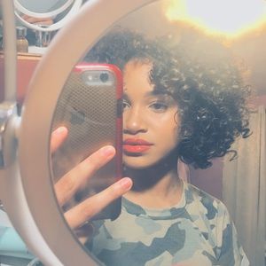 Meet your Posher, Nadia